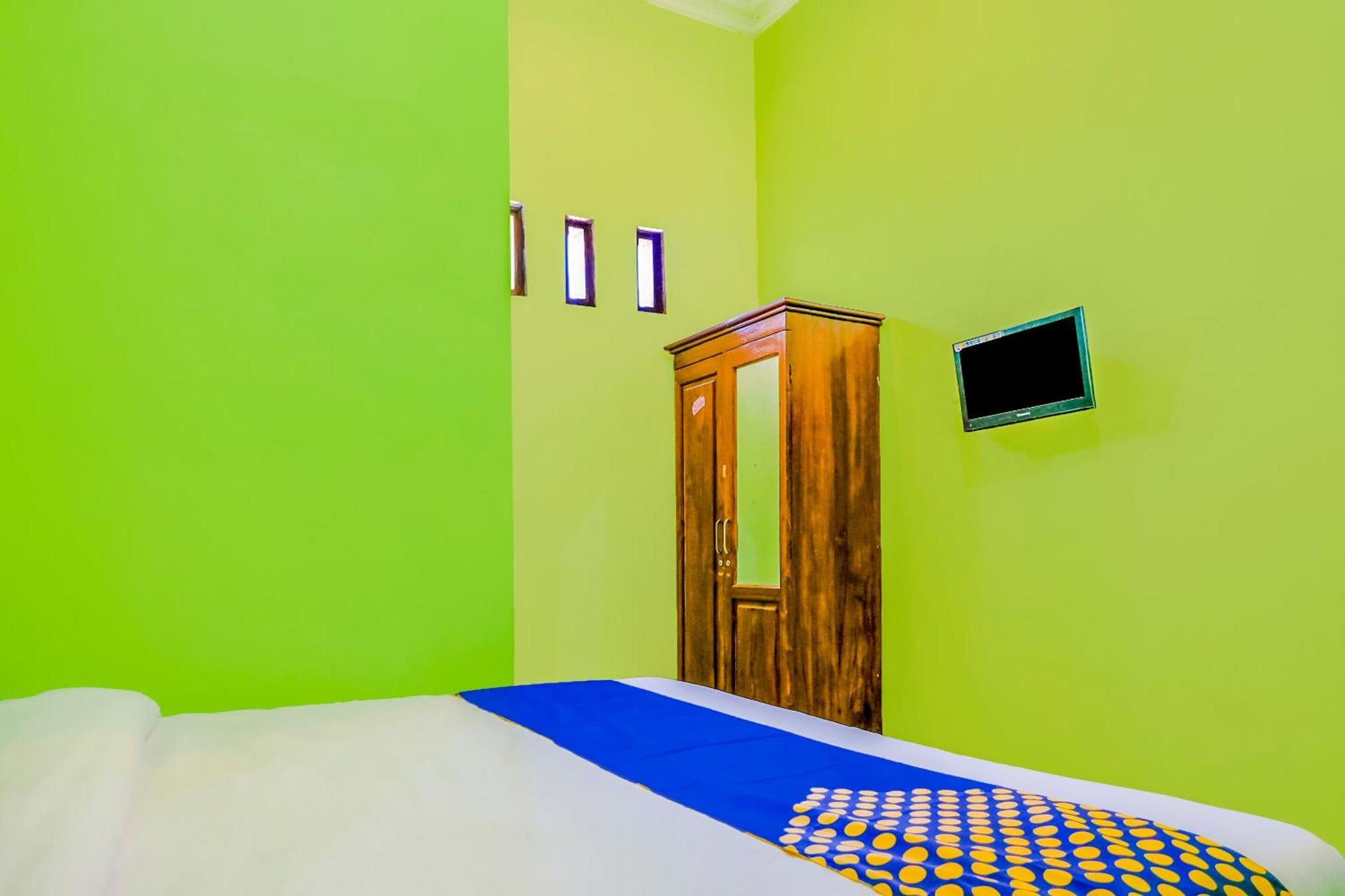 Super Oyo 1759 Family Residence Kediri  Kültér fotó