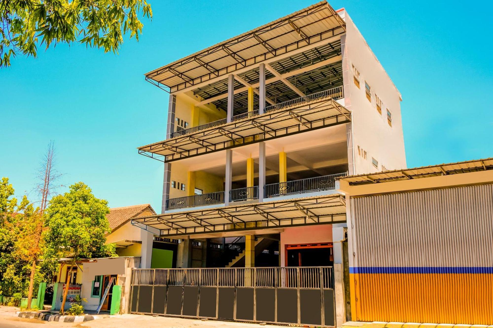 Super Oyo 1759 Family Residence Kediri  Kültér fotó