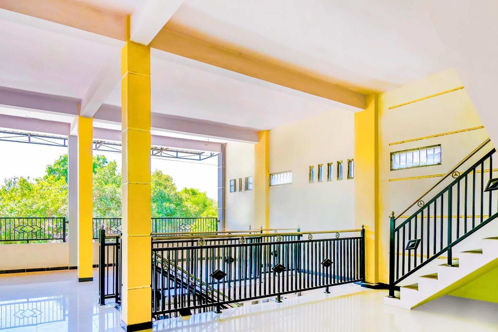 Super Oyo 1759 Family Residence Kediri  Kültér fotó