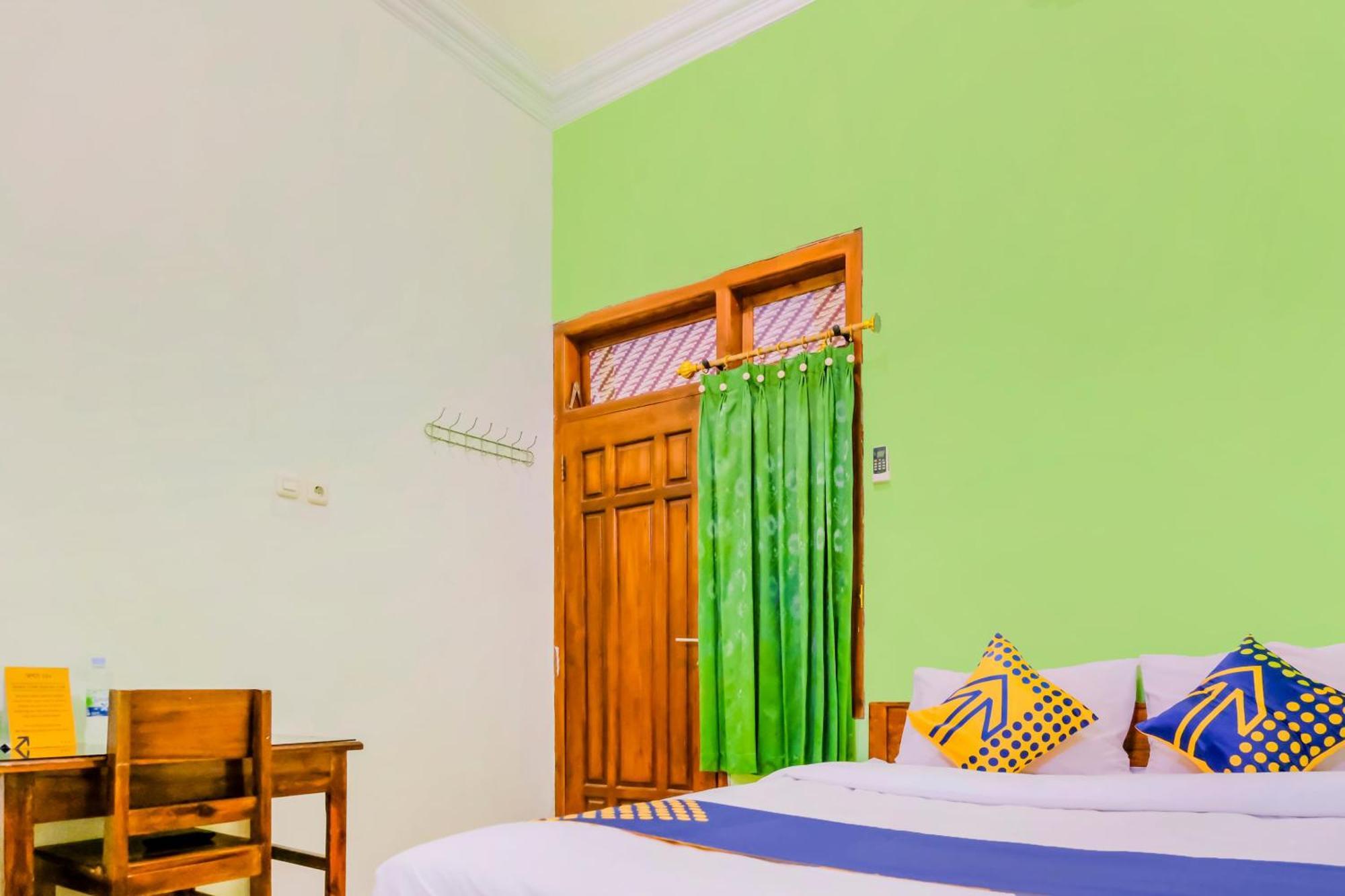 Super Oyo 1759 Family Residence Kediri  Kültér fotó